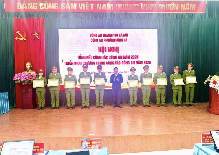 CÔNG AN PHƯỜNG HỒNG HÀ: GHI DANH "ĐƠN VỊ QUYẾT THẮNG" VỚI NHIỀU THÀNH TÍCH NỔI BẬT- Ảnh 5.