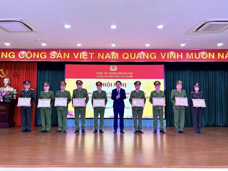 CÔNG AN PHƯỜNG CỬA NAM TỔ CHỨC HỘI NGHỊ TỔNG KẾT CÔNG TÁC CÔNG AN NĂM 2025 VÀ TRIỂN KHAI NHIỆM VỤ CÔNG TÁC CÔNG AN NĂM 2026- Ảnh 2.