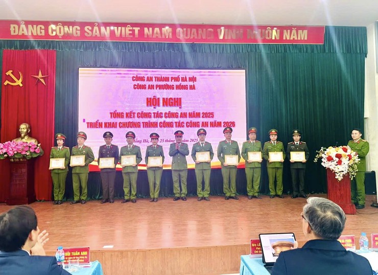CÔNG AN PHƯỜNG HỒNG HÀ: GHI DANH "ĐƠN VỊ QUYẾT THẮNG" VỚI NHIỀU THÀNH TÍCH NỔI BẬT- Ảnh 6.