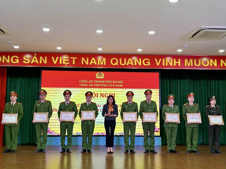CÔNG AN PHƯỜNG CỬA NAM TỔ CHỨC HỘI NGHỊ TỔNG KẾT CÔNG TÁC CÔNG AN NĂM 2025 VÀ TRIỂN KHAI NHIỆM VỤ CÔNG TÁC CÔNG AN NĂM 2026- Ảnh 3.