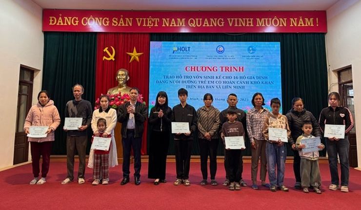 Hỗ trợ sinh kế cho 16 hộ gia đình đang nuôi dưỡng trẻ em khó khăn trên địa bàn xã Liên Minh- Ảnh 1.