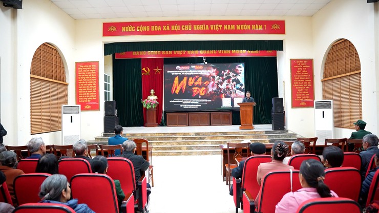 UBND, UB MTTQ xã chiếu miễn phí bộ phim Mưa đỏ- Ảnh 1.