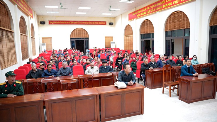 UBND, UB MTTQ xã chiếu miễn phí bộ phim Mưa đỏ- Ảnh 3.