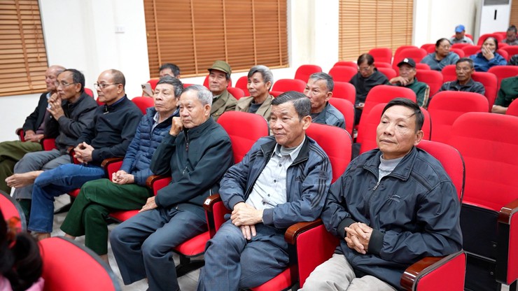 UBND, UB MTTQ xã chiếu miễn phí bộ phim Mưa đỏ- Ảnh 6.