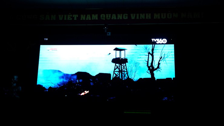 UBND, UB MTTQ xã chiếu miễn phí bộ phim Mưa đỏ- Ảnh 9.