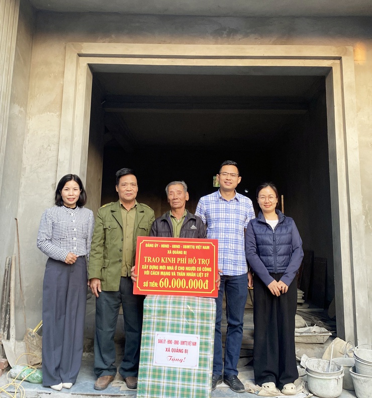 Xã Quảng Bị: trao kinh phí hỗ trợ xây mới nhà ở cho 06 hộ người có công và thân nhân liệt sĩ đợt 4- Ảnh 5.