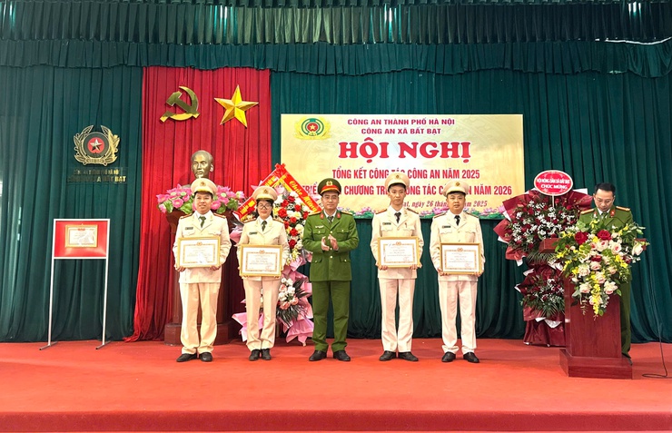 Công an xã Bất Bạt tổ chức Hội nghị tổng kết công tác công an năm 2025, triển khai chương trình công tác năm 2026- Ảnh 6.