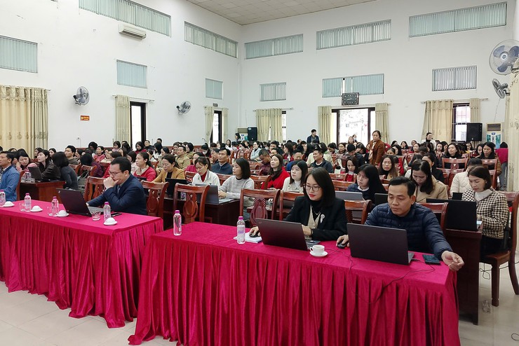 Xã Bát Tràng tập huấn ứng dụng trí tuệ nhân tạo cho cán bộ, công chức, viên chức- Ảnh 1.