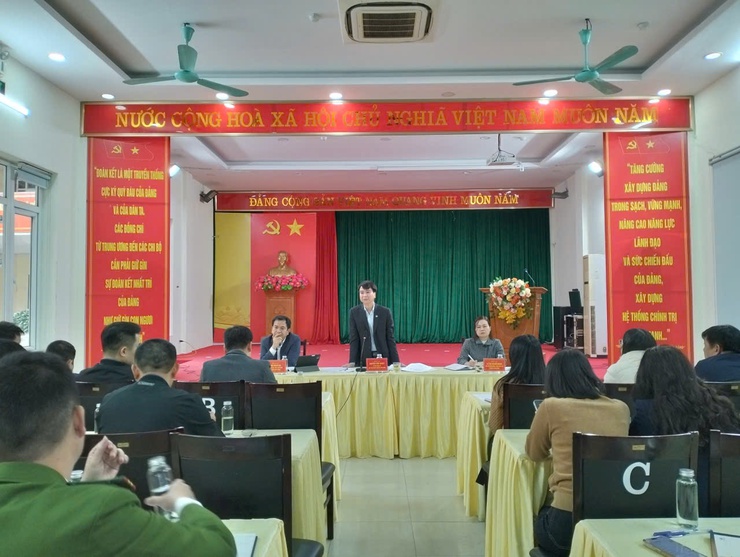 Đảng ủy phường Kiến Hưng Hưng tổ chức họp nghe báo cáo công tác di chuyển mộ thực hiện GPMB thực hiện Dự án Khu công viên văn hóa- vui chơi giải trí, thể thao Hà Đông trên địa bàn phường Kiến Hưng- Ảnh 1.