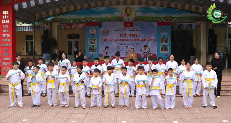 Xã Phú Cát tổ chức kỳ thi lên đai Karate cho hơn 200 võ sinh- Ảnh 18.