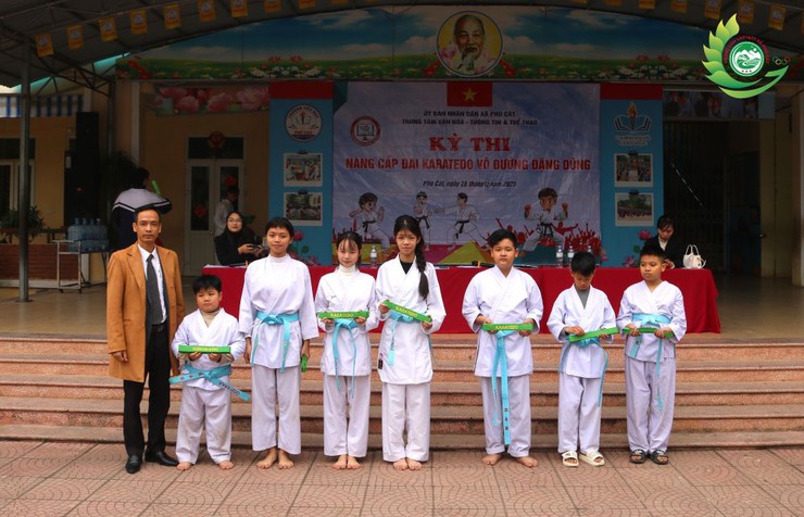 Xã Phú Cát tổ chức kỳ thi lên đai Karate cho hơn 200 võ sinh- Ảnh 19.
