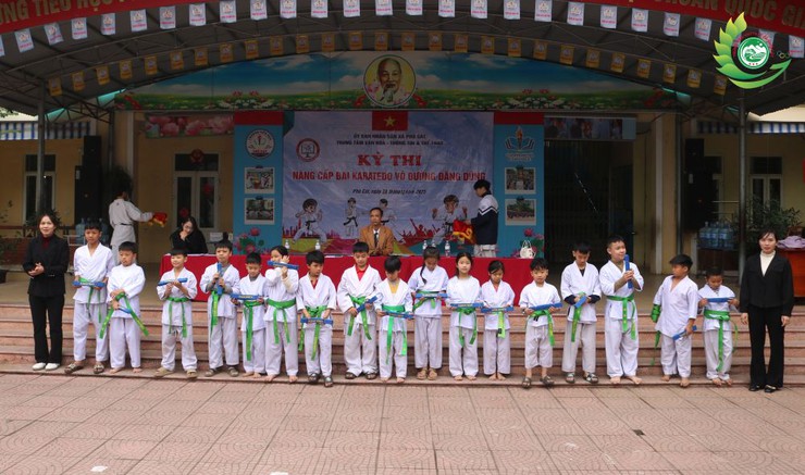 Xã Phú Cát tổ chức kỳ thi lên đai Karate cho hơn 200 võ sinh- Ảnh 20.