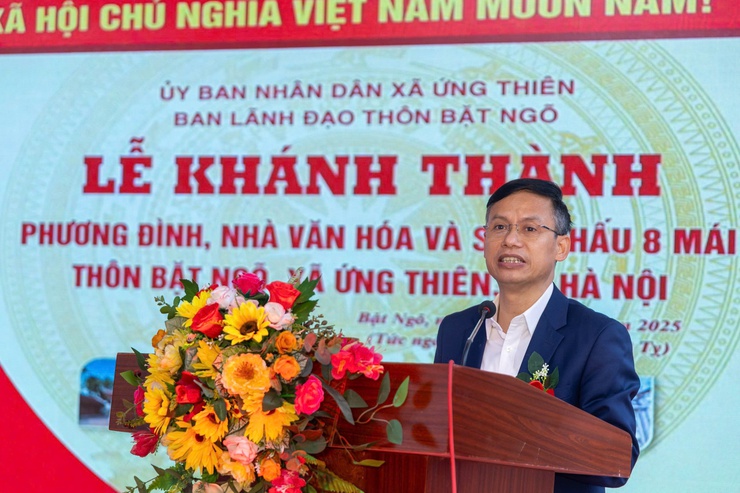 THÔN BẶT NGÕ TỔ CHỨC LỄ KHÁNH THÀNH CÔNG TRÌNH VĂN HÓA TÂM LINH; THÔN BẶT CHÙA LONG TRỌNG TƯỞNG NIỆM 100 NĂM NGÀY MẤT CỤ NGUYỄN THƯỢNG HIỀN- Ảnh 2.