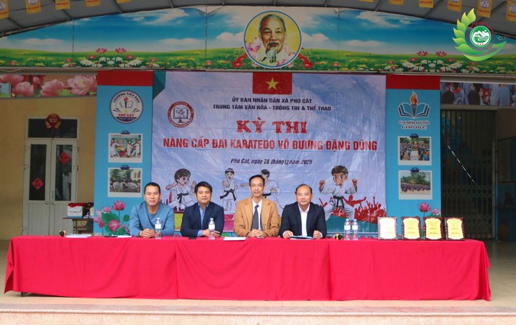 Xã Phú Cát tổ chức kỳ thi lên đai Karate cho hơn 200 võ sinh- Ảnh 2.