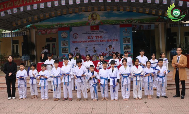 Xã Phú Cát tổ chức kỳ thi lên đai Karate cho hơn 200 võ sinh- Ảnh 21.