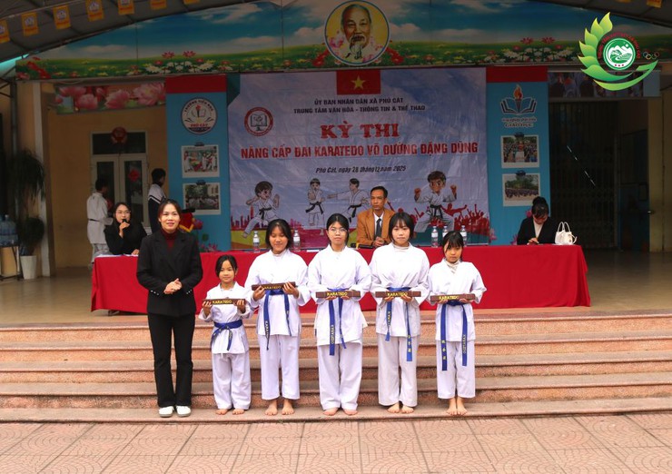 Xã Phú Cát tổ chức kỳ thi lên đai Karate cho hơn 200 võ sinh- Ảnh 22.