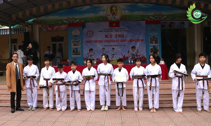 Xã Phú Cát tổ chức kỳ thi lên đai Karate cho hơn 200 võ sinh- Ảnh 23.