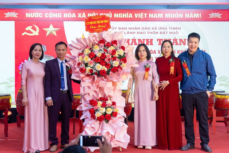 THÔN BẶT NGÕ TỔ CHỨC LỄ KHÁNH THÀNH CÔNG TRÌNH VĂN HÓA TÂM LINH; THÔN BẶT CHÙA LONG TRỌNG TƯỞNG NIỆM 100 NĂM NGÀY MẤT CỤ NGUYỄN THƯỢNG HIỀN- Ảnh 9.