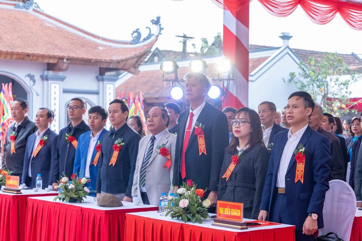 THÔN BẶT NGÕ TỔ CHỨC LỄ KHÁNH THÀNH CÔNG TRÌNH VĂN HÓA TÂM LINH; THÔN BẶT CHÙA LONG TRỌNG TƯỞNG NIỆM 100 NĂM NGÀY MẤT CỤ NGUYỄN THƯỢNG HIỀN- Ảnh 12.