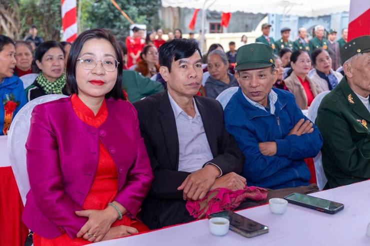 THÔN BẶT NGÕ TỔ CHỨC LỄ KHÁNH THÀNH CÔNG TRÌNH VĂN HÓA TÂM LINH; THÔN BẶT CHÙA LONG TRỌNG TƯỞNG NIỆM 100 NĂM NGÀY MẤT CỤ NGUYỄN THƯỢNG HIỀN- Ảnh 24.