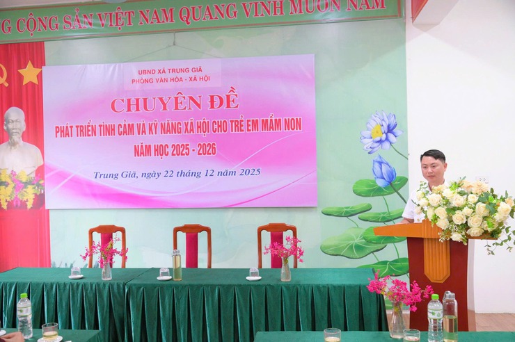 Sáng ngày 22/12/2025, Phòng Văn hóa – Xã hội xã Trung Giã tổ chức buổi kiến tập chuyên đề “Phát triển tình cảm và kỹ năng xã hội cho trẻ mầm non” tại trường MN Hồng Kỳ A.- Ảnh 1.