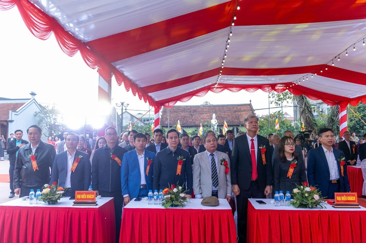 THÔN BẶT NGÕ TỔ CHỨC LỄ KHÁNH THÀNH CÔNG TRÌNH VĂN HÓA TÂM LINH; THÔN BẶT CHÙA LONG TRỌNG TƯỞNG NIỆM 100 NĂM NGÀY MẤT CỤ NGUYỄN THƯỢNG HIỀN- Ảnh 13.