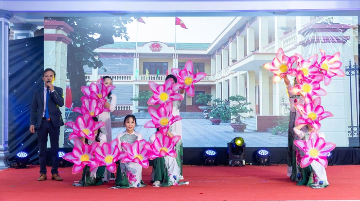 THÔN BẶT NGÕ TỔ CHỨC LỄ KHÁNH THÀNH CÔNG TRÌNH VĂN HÓA TÂM LINH; THÔN BẶT CHÙA LONG TRỌNG TƯỞNG NIỆM 100 NĂM NGÀY MẤT CỤ NGUYỄN THƯỢNG HIỀN- Ảnh 22.