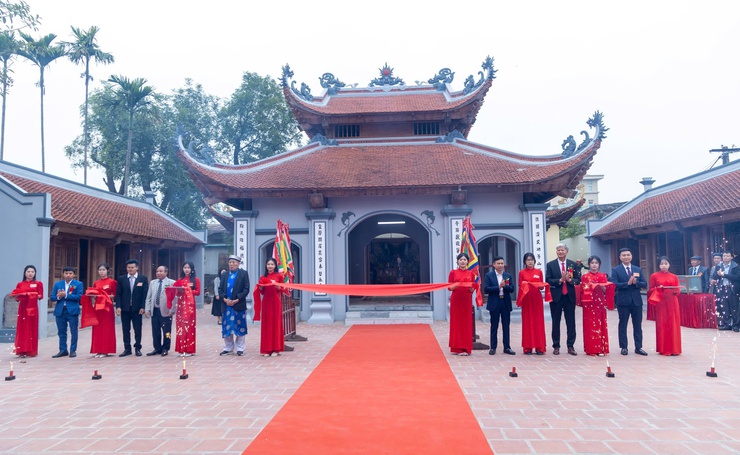 THÔN BẶT NGÕ TỔ CHỨC LỄ KHÁNH THÀNH CÔNG TRÌNH VĂN HÓA TÂM LINH; THÔN BẶT CHÙA LONG TRỌNG TƯỞNG NIỆM 100 NĂM NGÀY MẤT CỤ NGUYỄN THƯỢNG HIỀN- Ảnh 3.