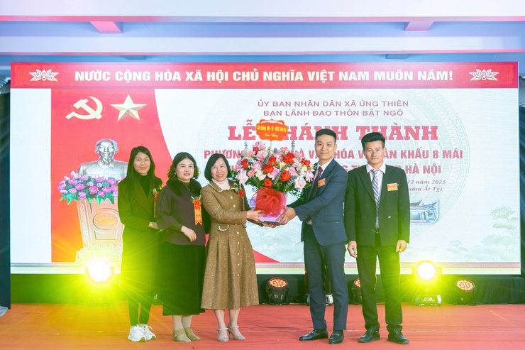 THÔN BẶT NGÕ TỔ CHỨC LỄ KHÁNH THÀNH CÔNG TRÌNH VĂN HÓA TÂM LINH; THÔN BẶT CHÙA LONG TRỌNG TƯỞNG NIỆM 100 NĂM NGÀY MẤT CỤ NGUYỄN THƯỢNG HIỀN- Ảnh 10.