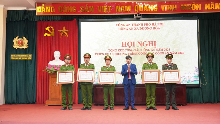 Công an xã Dương Hoà tổng kết công tác năm 2025, triển khai chương trình công tác năm 2026 - Ảnh 8.