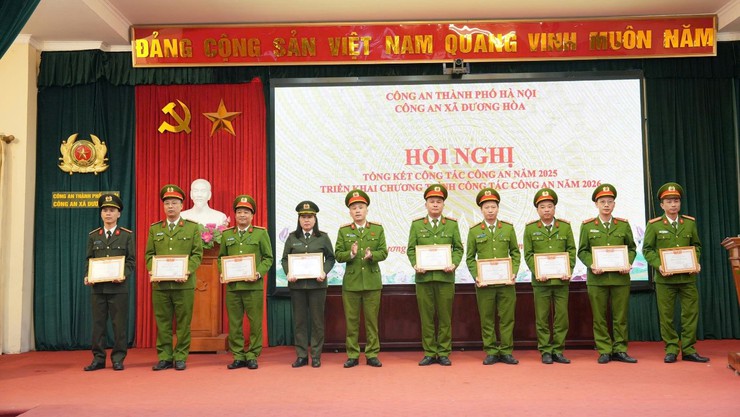 Công an xã Dương Hoà tổng kết công tác năm 2025, triển khai chương trình công tác năm 2026 - Ảnh 9.