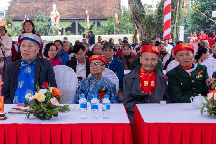 THÔN BẶT NGÕ TỔ CHỨC LỄ KHÁNH THÀNH CÔNG TRÌNH VĂN HÓA TÂM LINH; THÔN BẶT CHÙA LONG TRỌNG TƯỞNG NIỆM 100 NĂM NGÀY MẤT CỤ NGUYỄN THƯỢNG HIỀN- Ảnh 19.