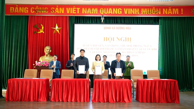 Hội nghị tuyên truyền vận động thu hồi, phòng ngừa, đấu tranh với tội phạm, vi phạm pháp luật về vũ khí, vật liệu nổ, công cụ hỗ trợ và pháo trên địa bàn xã Dương Hoà- Ảnh 5.