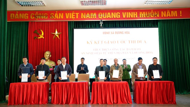 Hội nghị tuyên truyền vận động thu hồi, phòng ngừa, đấu tranh với tội phạm, vi phạm pháp luật về vũ khí, vật liệu nổ, công cụ hỗ trợ và pháo trên địa bàn xã Dương Hoà- Ảnh 8.