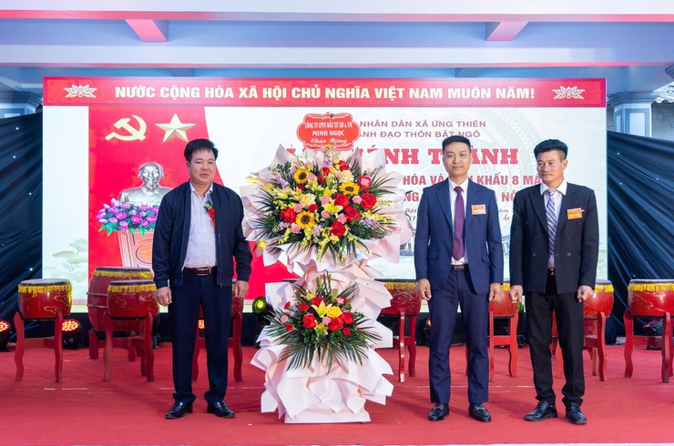 THÔN BẶT NGÕ TỔ CHỨC LỄ KHÁNH THÀNH CÔNG TRÌNH VĂN HÓA TÂM LINH; THÔN BẶT CHÙA LONG TRỌNG TƯỞNG NIỆM 100 NĂM NGÀY MẤT CỤ NGUYỄN THƯỢNG HIỀN- Ảnh 25.