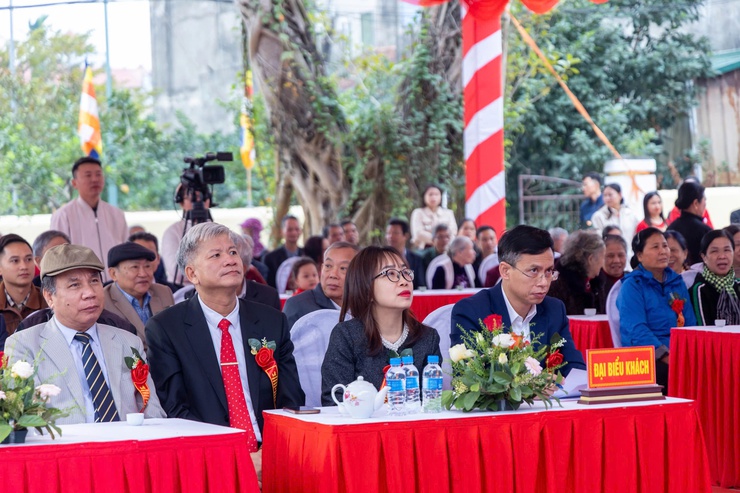 THÔN BẶT NGÕ TỔ CHỨC LỄ KHÁNH THÀNH CÔNG TRÌNH VĂN HÓA TÂM LINH; THÔN BẶT CHÙA LONG TRỌNG TƯỞNG NIỆM 100 NĂM NGÀY MẤT CỤ NGUYỄN THƯỢNG HIỀN- Ảnh 1.