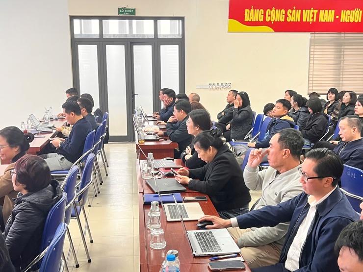 Phường Lĩnh Nam tổ chức tập huấn trang bị kiến thức kỹ năng sử dụng trí tuệ nhân tạo (AI) trong các lĩnh vực công tác của phường- Ảnh 5.