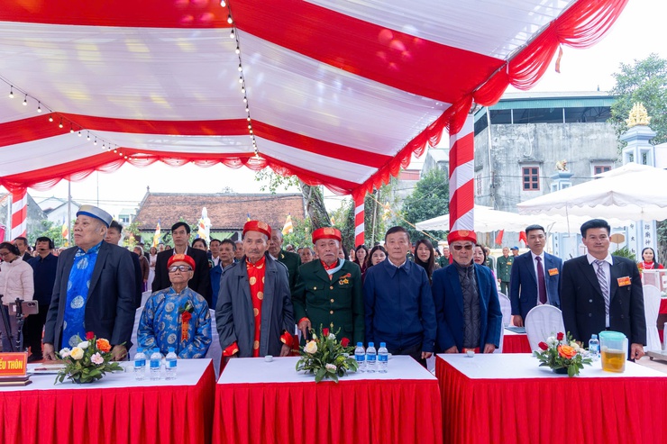 THÔN BẶT NGÕ TỔ CHỨC LỄ KHÁNH THÀNH CÔNG TRÌNH VĂN HÓA TÂM LINH; THÔN BẶT CHÙA LONG TRỌNG TƯỞNG NIỆM 100 NĂM NGÀY MẤT CỤ NGUYỄN THƯỢNG HIỀN- Ảnh 14.