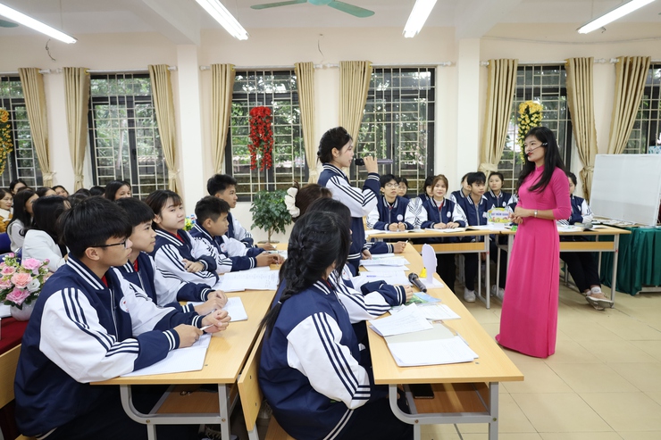 Trường THCS Xuân Sơn tổ chức dạy chuyên đề môn Hoạt động trải nghiệm, hướng nghiệp với ứng dụng trí tuệ nhân tạo AI- Ảnh 5.