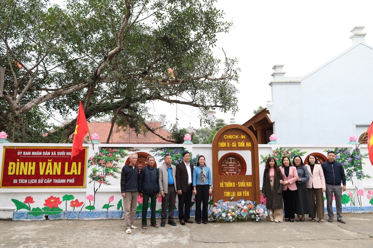 Đoàn công tác số 2 của thành phố Hà Nội kiểm tra thực tế việc triển khai Cuộc thi "Xã, phường sáng – xanh – sạch – đẹp" năm 2025 tại xã Suối Hai- Ảnh 1.