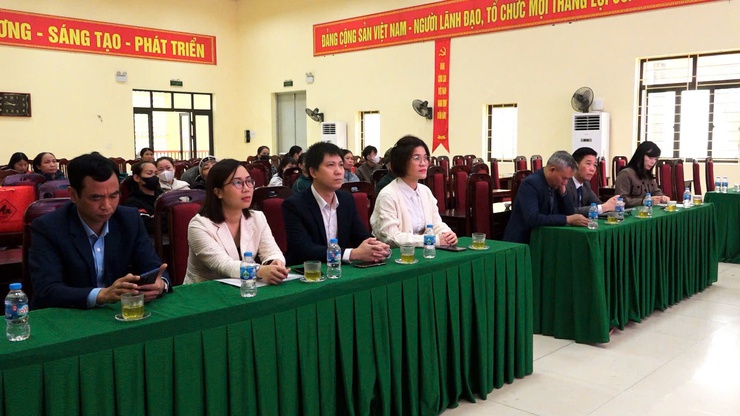 XÃ DÂN HÒA TỔ CHỨC CHƯƠNG TRÌNH TẶNG SỔ BẢO HIỂM XÃ HỘI TỰ NGUYỆN CHO HỘ CẬN NGHÈO- Ảnh 4.