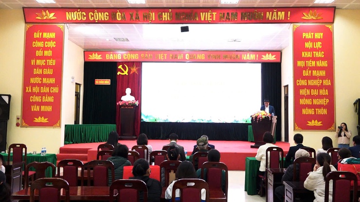 XÃ DÂN HÒA TỔ CHỨC CHƯƠNG TRÌNH TẶNG SỔ BẢO HIỂM XÃ HỘI TỰ NGUYỆN CHO HỘ CẬN NGHÈO- Ảnh 1.