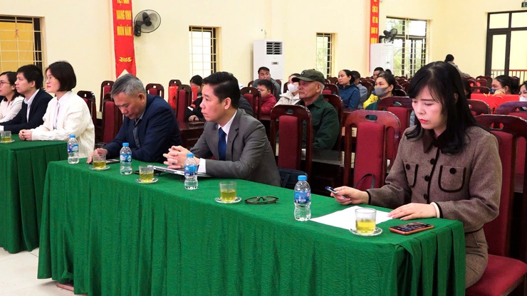 XÃ DÂN HÒA TỔ CHỨC CHƯƠNG TRÌNH TẶNG SỔ BẢO HIỂM XÃ HỘI TỰ NGUYỆN CHO HỘ CẬN NGHÈO- Ảnh 3.