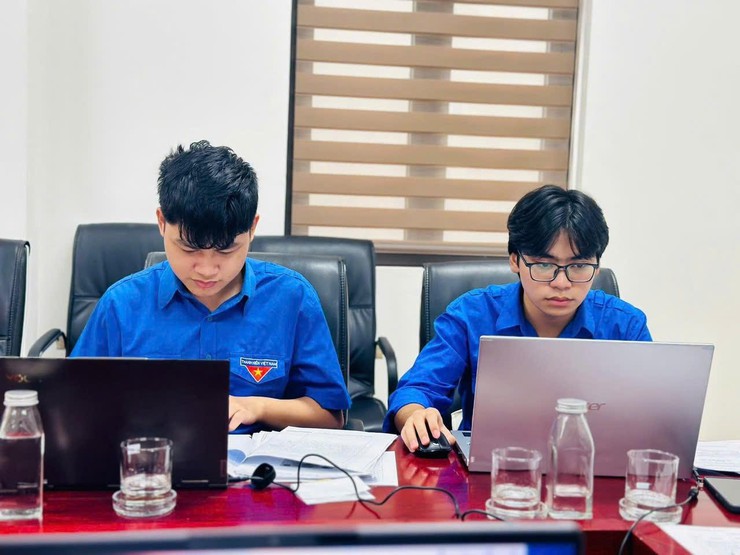 Tuổi trẻ phường Vĩnh Tuy xung kích chuyển đổi số,
mở rộng mặt trận đoàn kết, tập hợp thanh niên
- Ảnh 5.