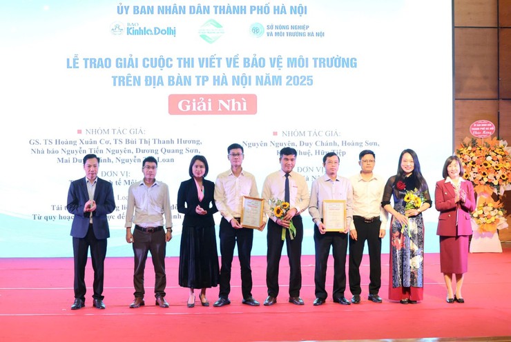 Lễ Tổng kết chương trình truyền thông, trao giải Cuộc thi viết về Bảo vệ môi trường trên địa bàn thành phố Hà Nội và phát động chương trình truyền thông năm 2026- Ảnh 3.