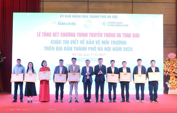 Lễ Tổng kết chương trình truyền thông, trao giải Cuộc thi viết về Bảo vệ môi trường trên địa bàn thành phố Hà Nội và phát động chương trình truyền thông năm 2026- Ảnh 5.