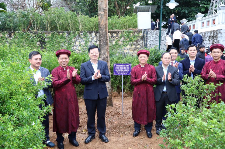 LỄ TƯỞNG NIỆM NGÀY HOÁ ( Giỗ ) ĐỨC THÁNH TẢN VIÊN SƠN NĂM 2025- Ảnh 4.