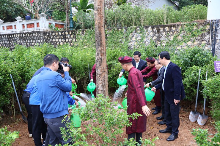 LỄ TƯỞNG NIỆM NGÀY HOÁ ( Giỗ ) ĐỨC THÁNH TẢN VIÊN SƠN NĂM 2025- Ảnh 3.