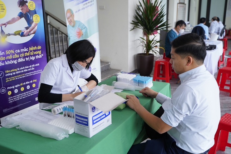 Xã Chuyên Mỹ tổ chức khám sức khỏe định kỳ cho cán bộ, công chức, viên chức và người lao động- Ảnh 1.