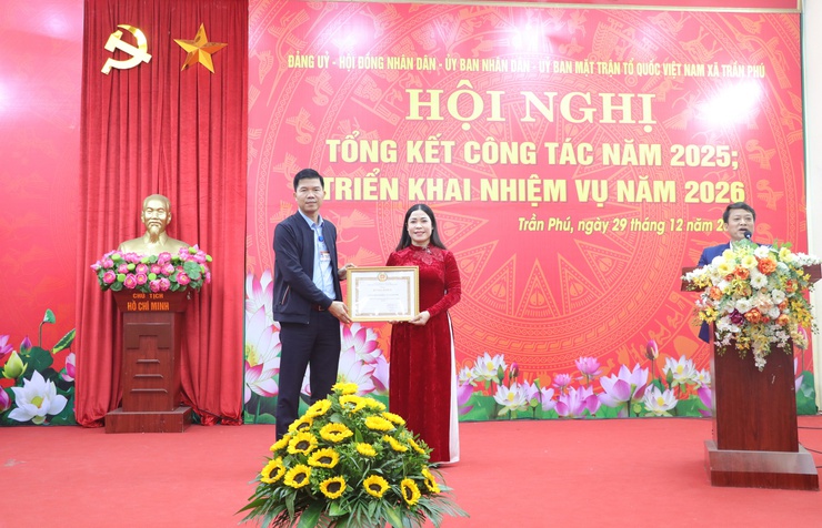 Xã Trần Phú tổ chức Hội nghị tổng kết nhiệm vụ chính trị năm 2025, trao thưởng các tập thể, cá nhân xuất sắc- Ảnh 1.